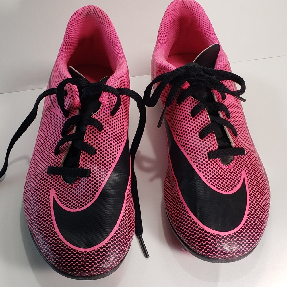 Girls NIKE Kids EUC Bravata II FG Soccer Clea